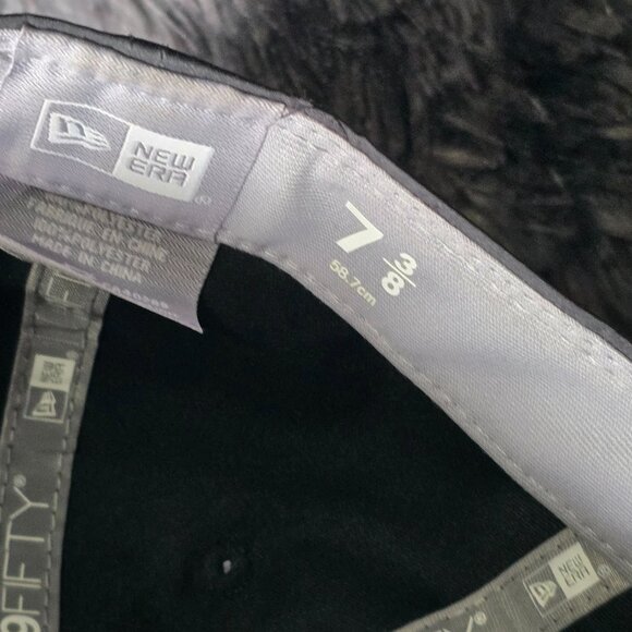 New Era Chicago White Sox Authentic 59FIFTY Fitted Hat 7 3/8 Black lightly used - Picture 6 of 7